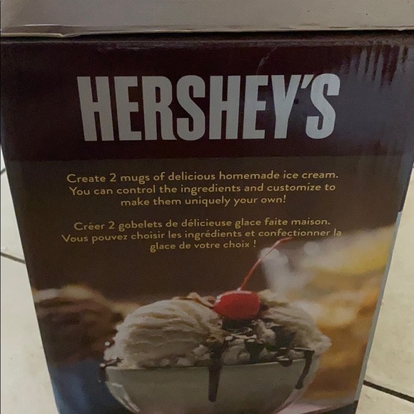 Hershey’s Ice Cream Machine - Picture 2 of 3